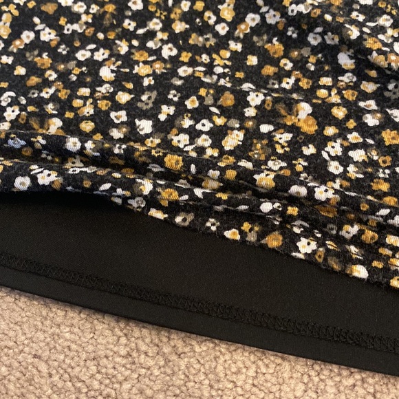 Maurice’s Tank Top-XL-Black Tank with Yellow & White Flowers - Picture 5 of 6